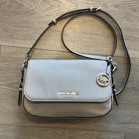Michael Kors Crossbody Bag Greige Pebble Leather - Picture 1 of 15